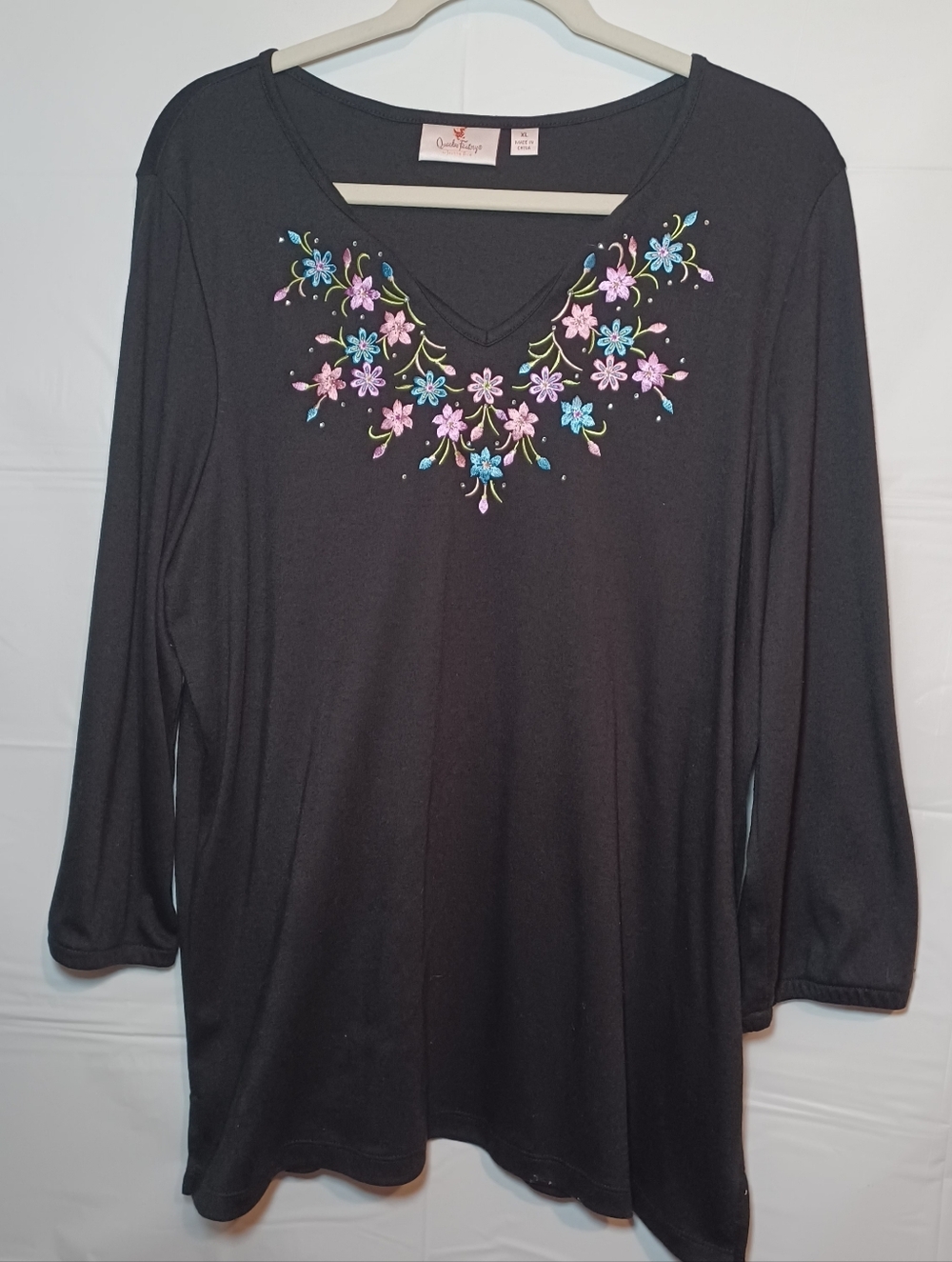 Quacker Factory Black 3/4 Sleeve V-Neck Tassels And Floral Embroidery Tunic Top